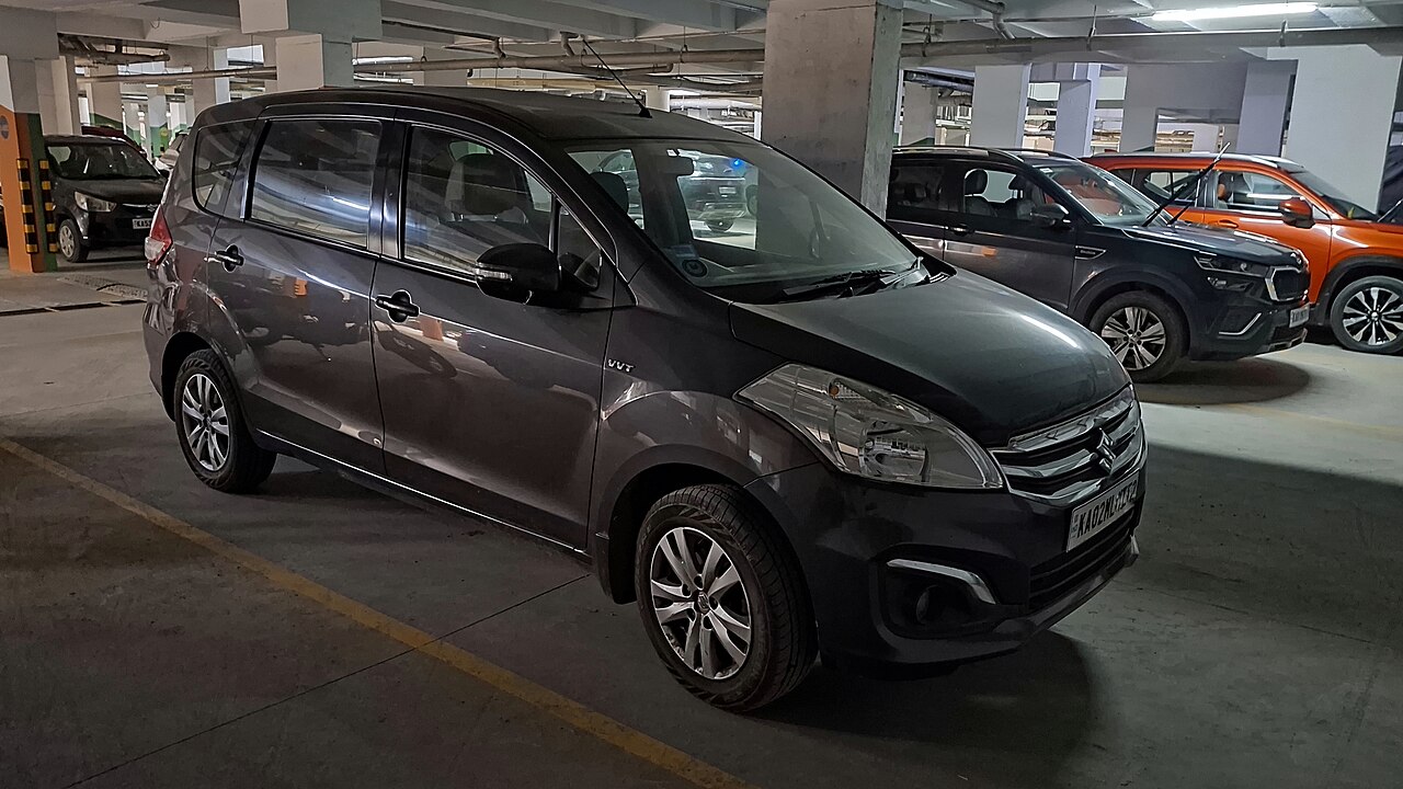 Maruti Suzuki Ertiga (previous generation), front three-quarter view